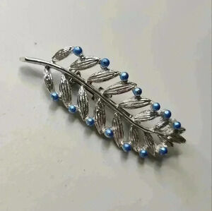 Vintage Gerrys Leaf Brooch